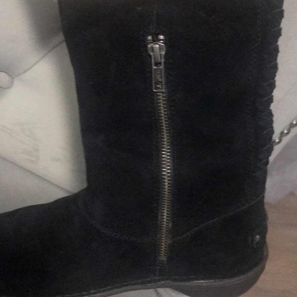 UGGS - Picture 5 of 5